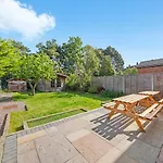 Spacious Luxury Garden House Free Parking