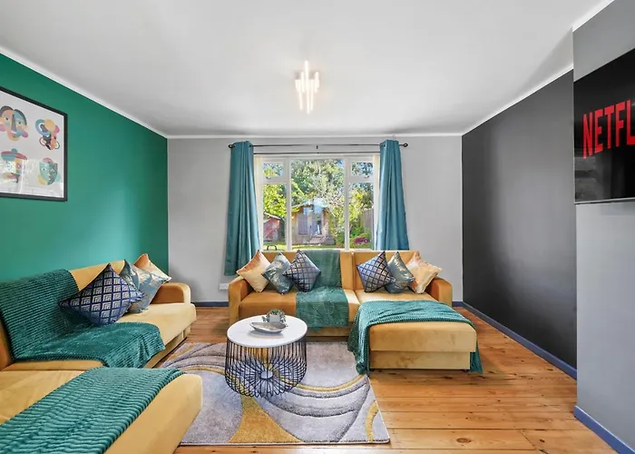 Spacious Luxury Garden House Free Parking